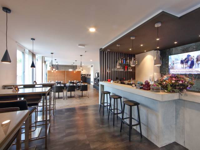 Bar und Frühstücksraum im Estilo Design & Lifestyle Hotel Aalen