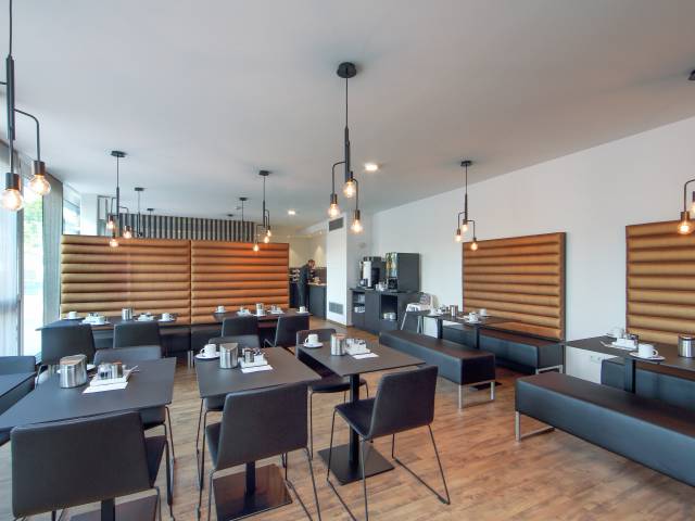 Moderner Frühstücksraum im Estilo Design & Lifestyle Hotel Aalen